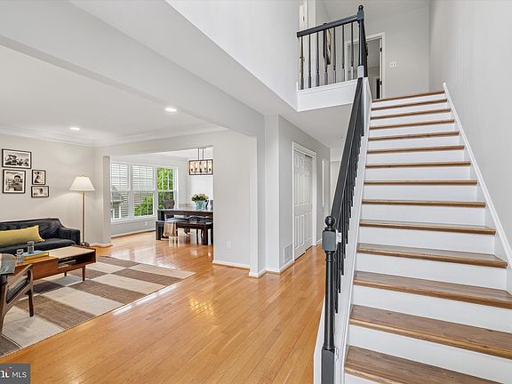 4th image of 422 Carpenters Cove Ln