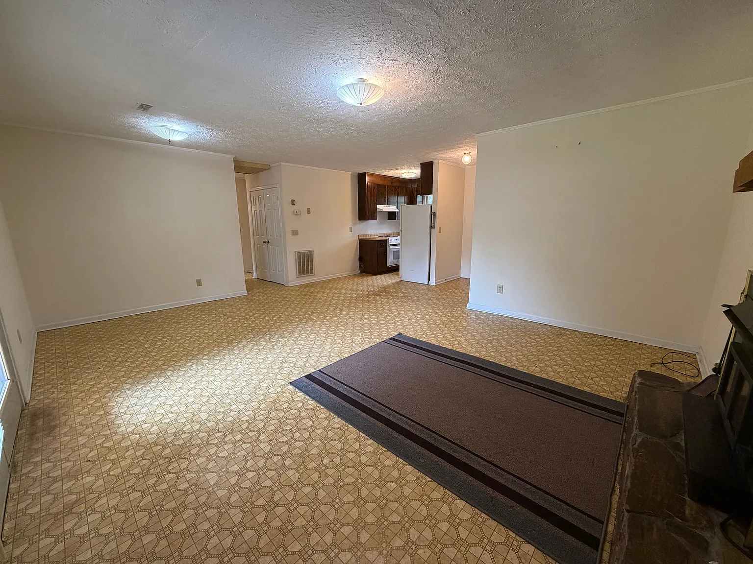 2 bed, 1.0 bath, $1,000 — Photo 2