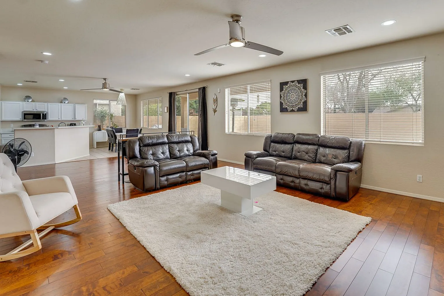 4 bed, 3.0 bath, 3089 sqft, $4,492 — Photo 3