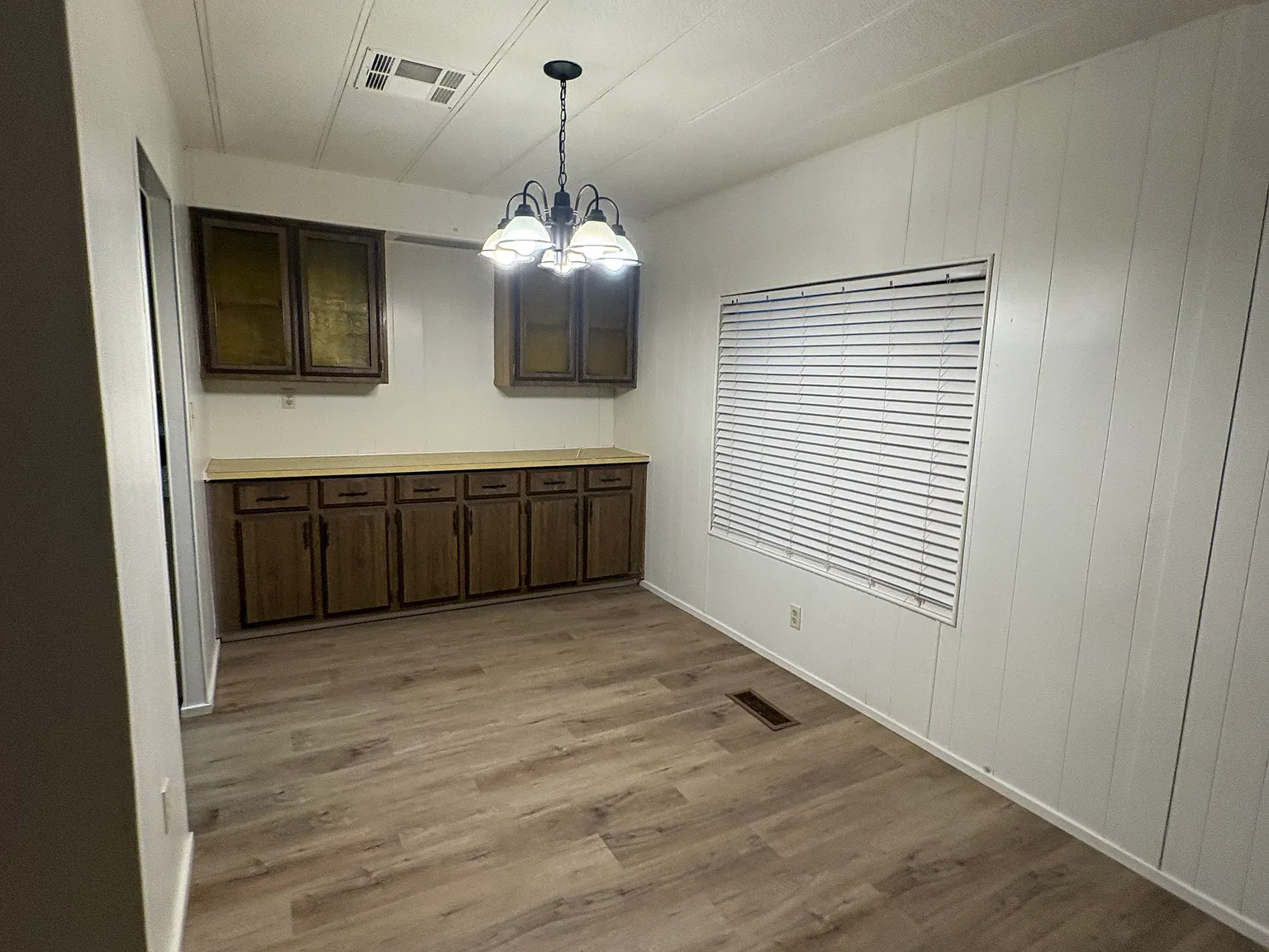 2242 W Vaughn Rd — Photo 2