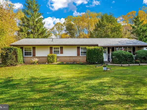 10006 York Dr, Ijamsville, MD 21754