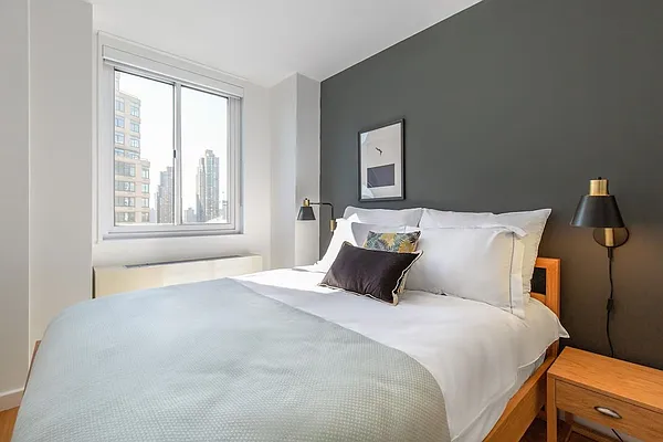 Rented by Greystar | media 7