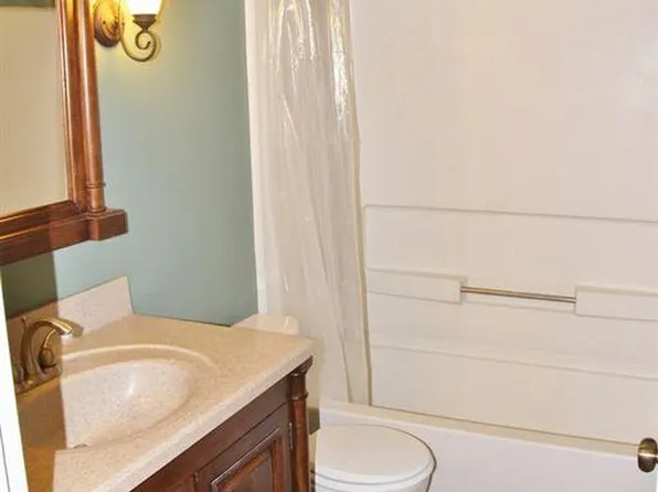 1539 7th St SW, Minot, ND 58701