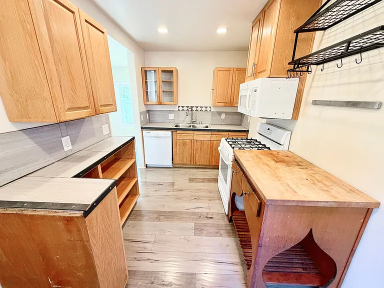 345 Crane Blvd — Photo 19