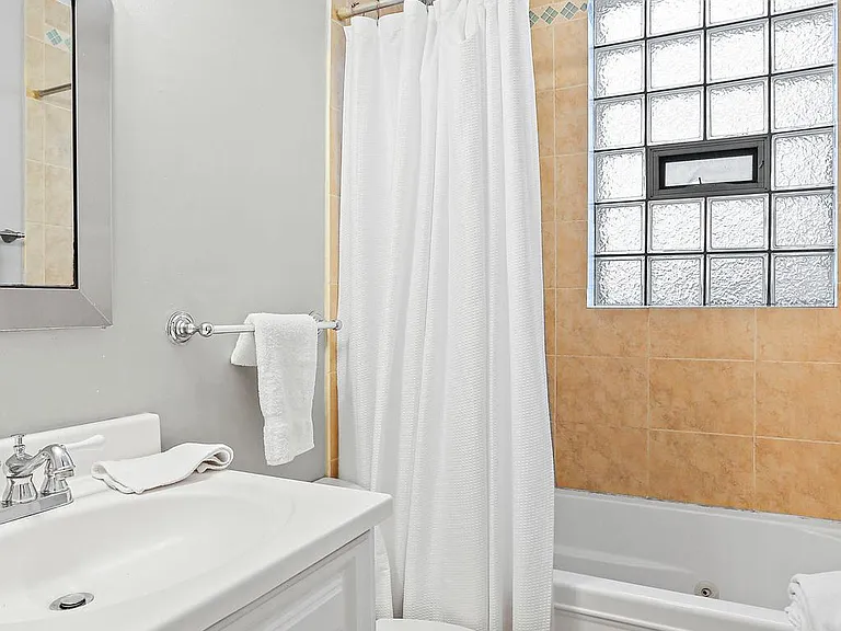 1211 33rd St NW #1 — Photo 13