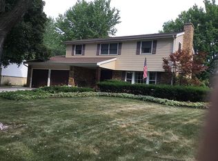 1529 E Rosehill Dr, Arlington Heights, IL 60004