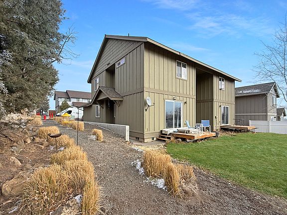 3rd image of 1696 NE Lotus Dr