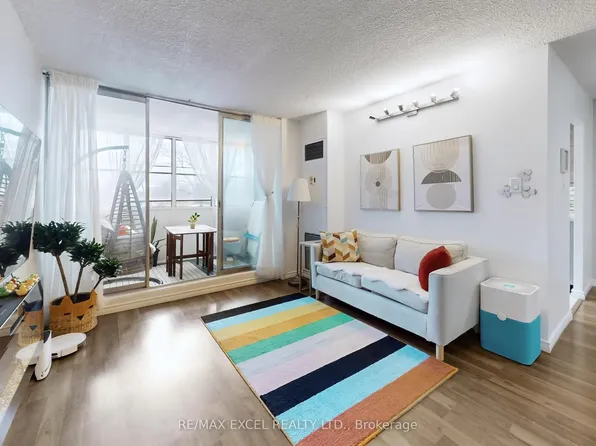 205 Hilda Ave #301, Toronto, ON M2M 4B1