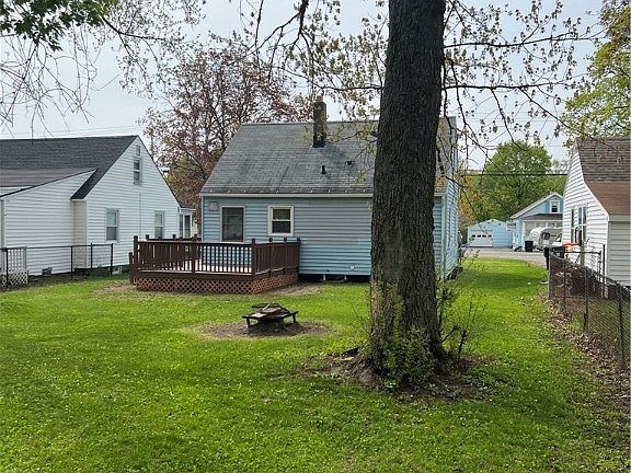 3rd image of 413 E Molloy Rd
