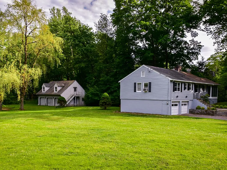 8 Brookside Cir — Photo 2