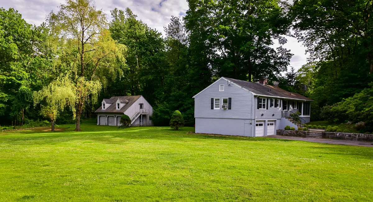 Building Photo - 8 Brookside Cir