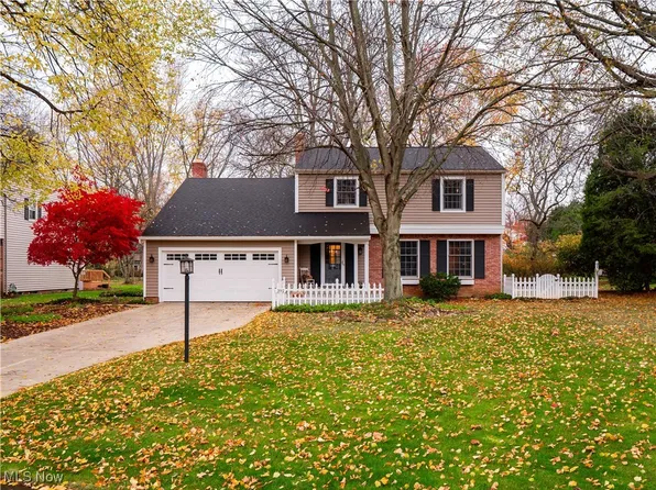 392 Walmar Rd, Bay Village, OH 44140