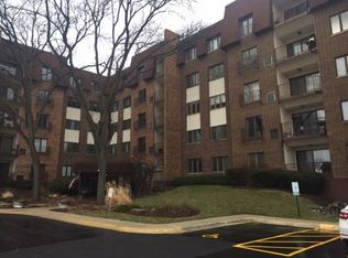 448 Raintree Ct UNIT 1C, Glen Ellyn, IL 60137
