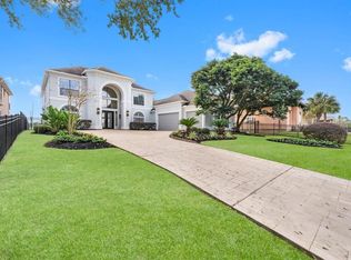 2113 Twin Oaks Blvd, Kemah, TX 77565