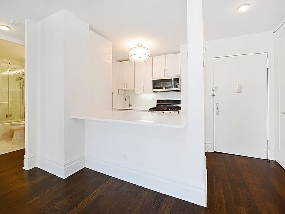 3rd image of 211 E 46th St #34E