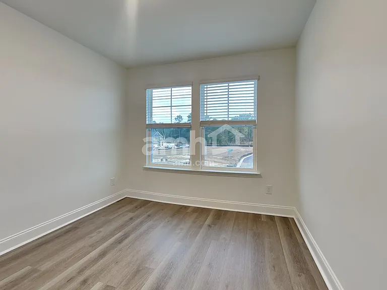 329 Armstrong Curv — Photo 12