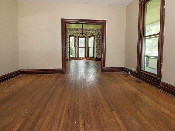 2nd image of 504 N Central Ave