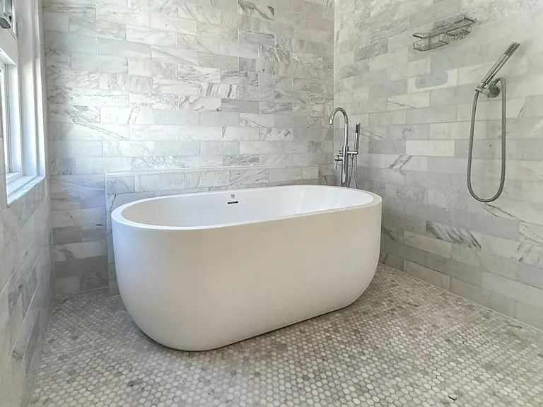 1043 S Plymouth Blvd — Photo 33