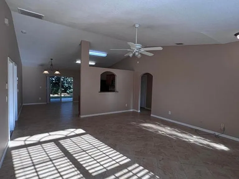 830 Laurel Dr — Photo 6