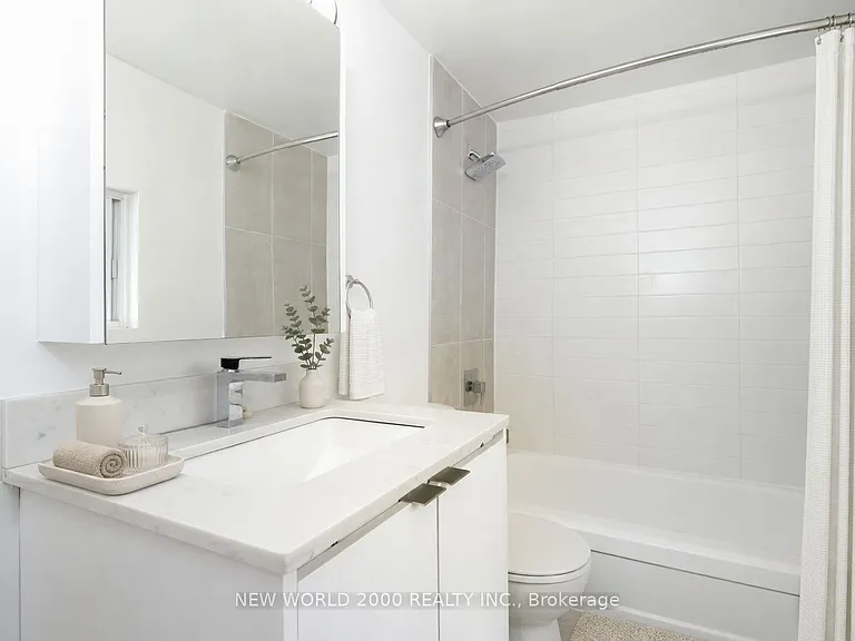 33 Erskine Ave #611 — Photo 5