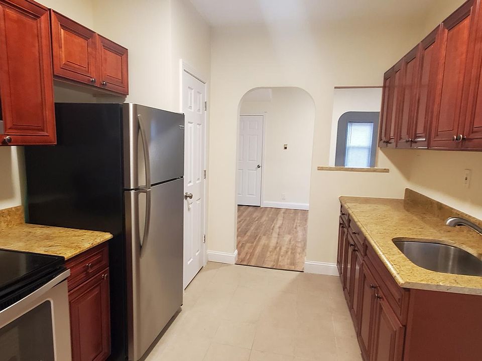 Kitchen Facing Living Room