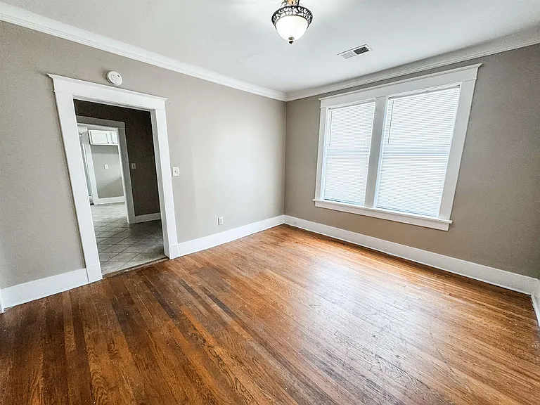 1659 Jackson Ave — Photo 5