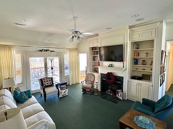 5th image of 405 Old Forge Dr