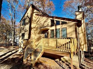 4340 Pine Ridge Dr, Bushkill, PA 18324