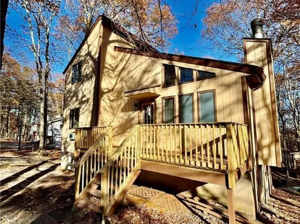 4340 Pine Ridge Dr, Bushkill, PA 18324