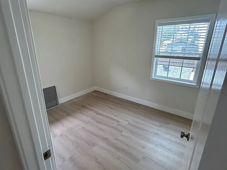 4002-6 Florida Street Apartments — Photo 9