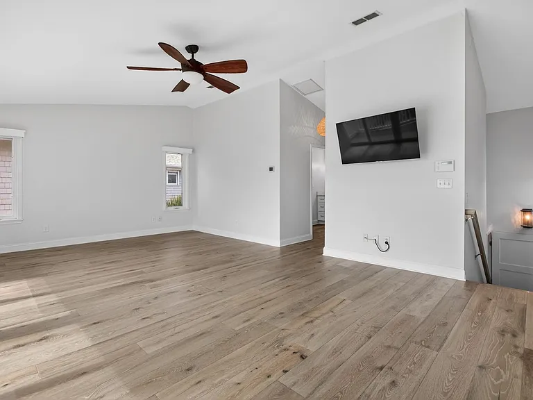 1766 Beach Ave — Photo 31
