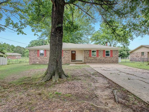 2nd image of 609 Meadow Cir