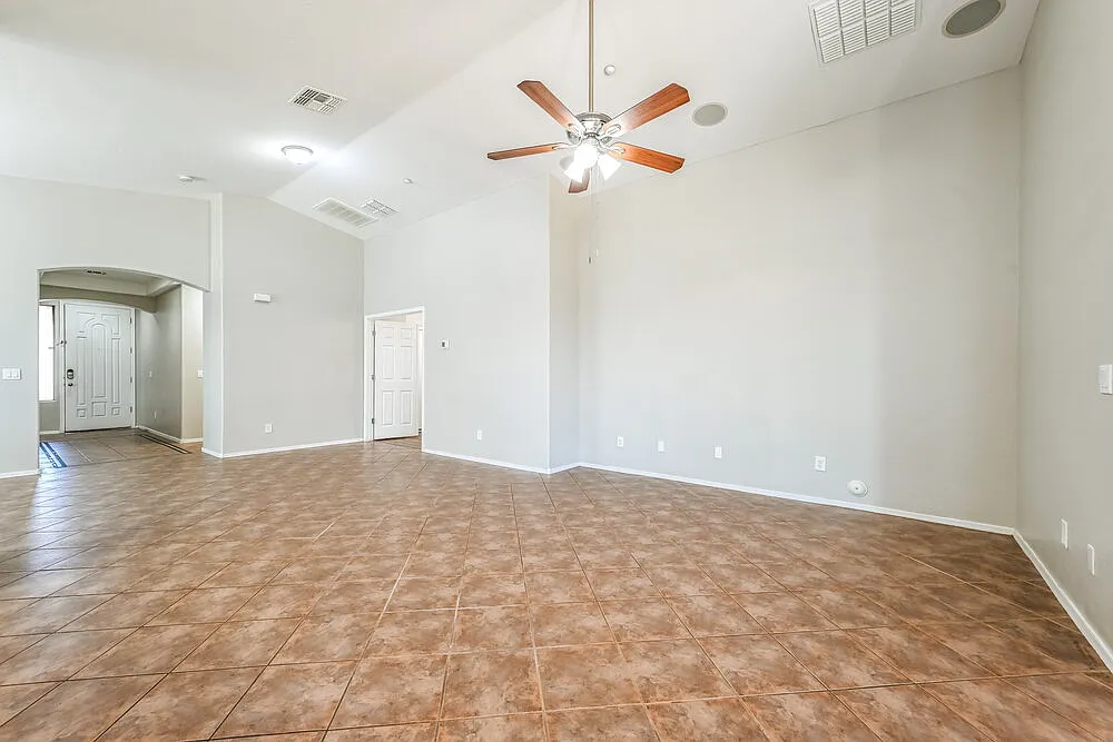 4 bed, 2.0 bath, 1838 sqft, $2,110 — Photo 3