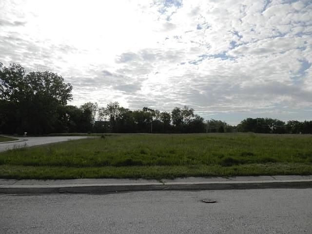 2nd image of 14565 Walnut Ct