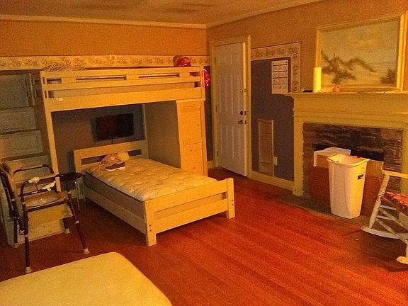 bed 3 (den) from window