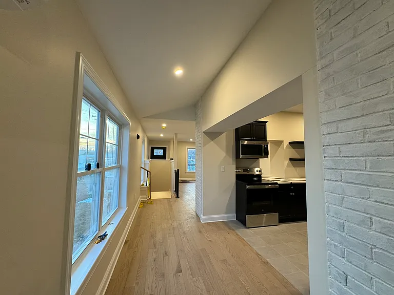 202 Center St #5 — Photo 7
