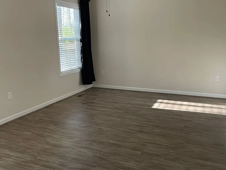 395 Shorewood Dr — Photo 12