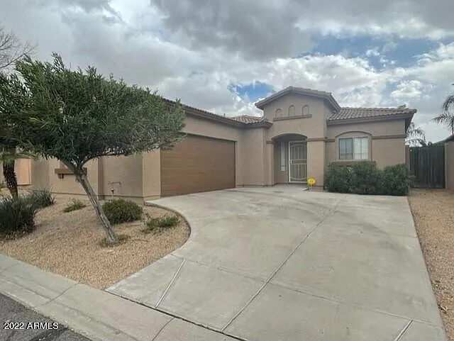 553 E San Carlos Way — Photo 1