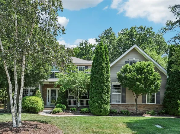 301 Balthazar Cir, Avon Lake, OH 44012