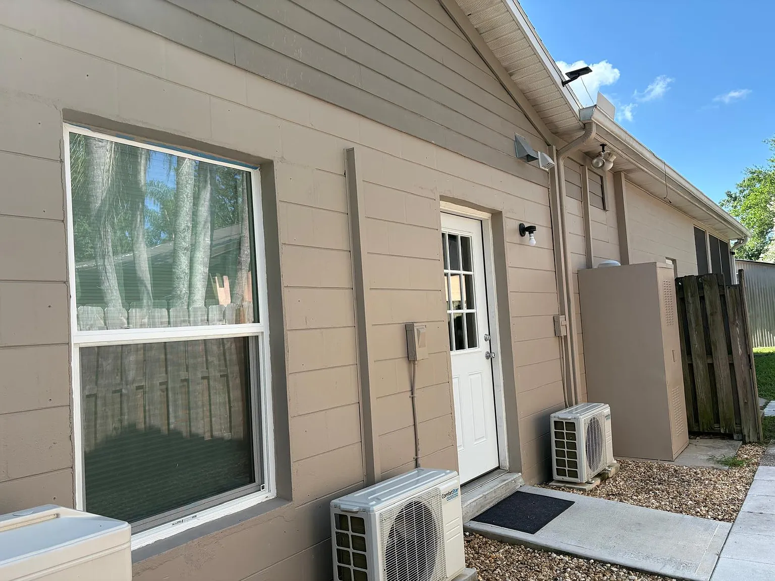 La Brad Ln, Tampa — Photo 2