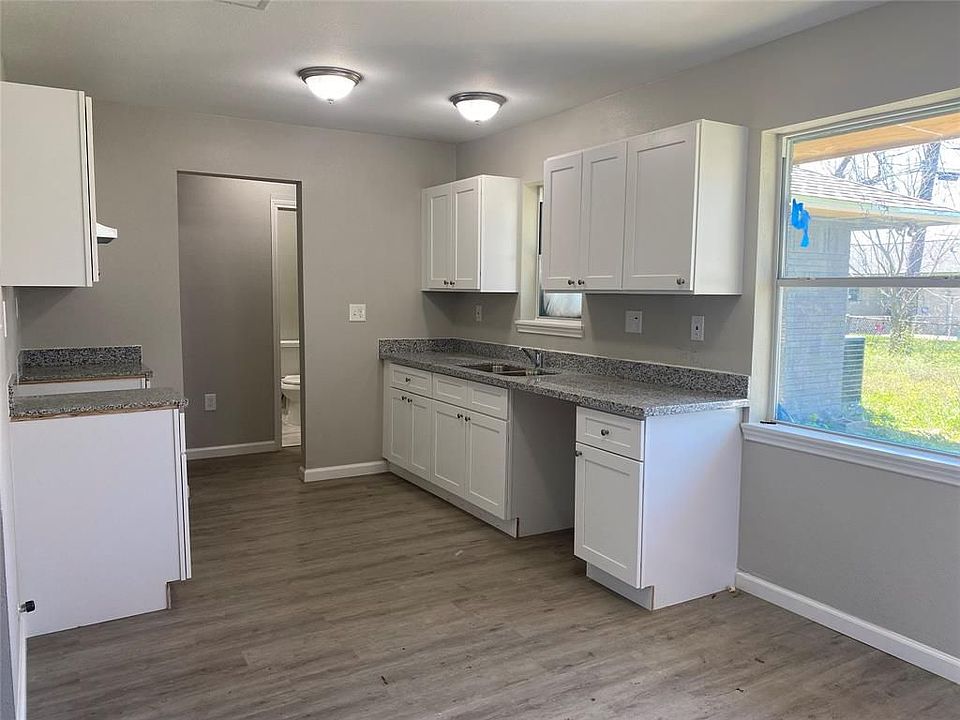 1st image of 1404 Effie Ln