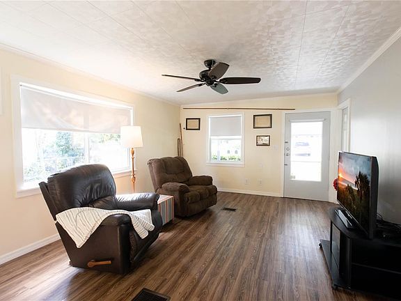 5th image of 1637 Salmon St