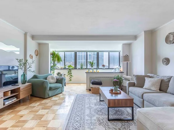 6 Whittier Pl APT 14G, Boston, MA 02114