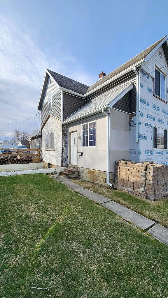 611 W Warren St photo 1