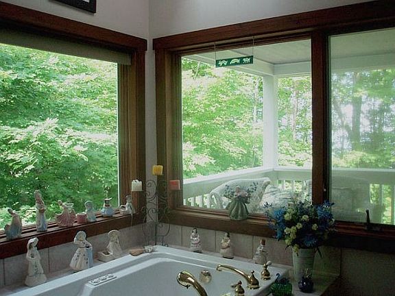 Master bath & covered porch in the treetops 