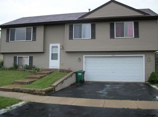 823 Casey Ln, Harvard, IL 60033