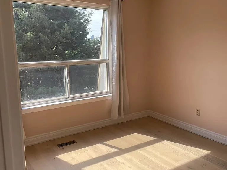280 McNicoll Ave #UPPER — Photo 4