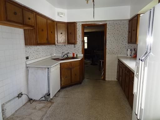 5th image of 10448 Dickens Ave