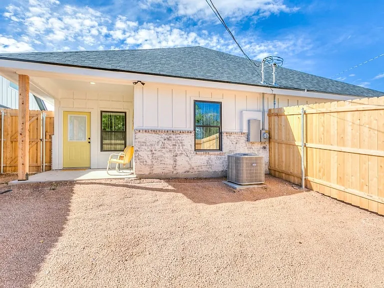 2303 W Beauregard Ave #B — Photo 16