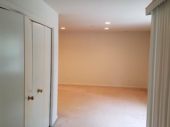 3rd image of 1500 Carmelita Ave